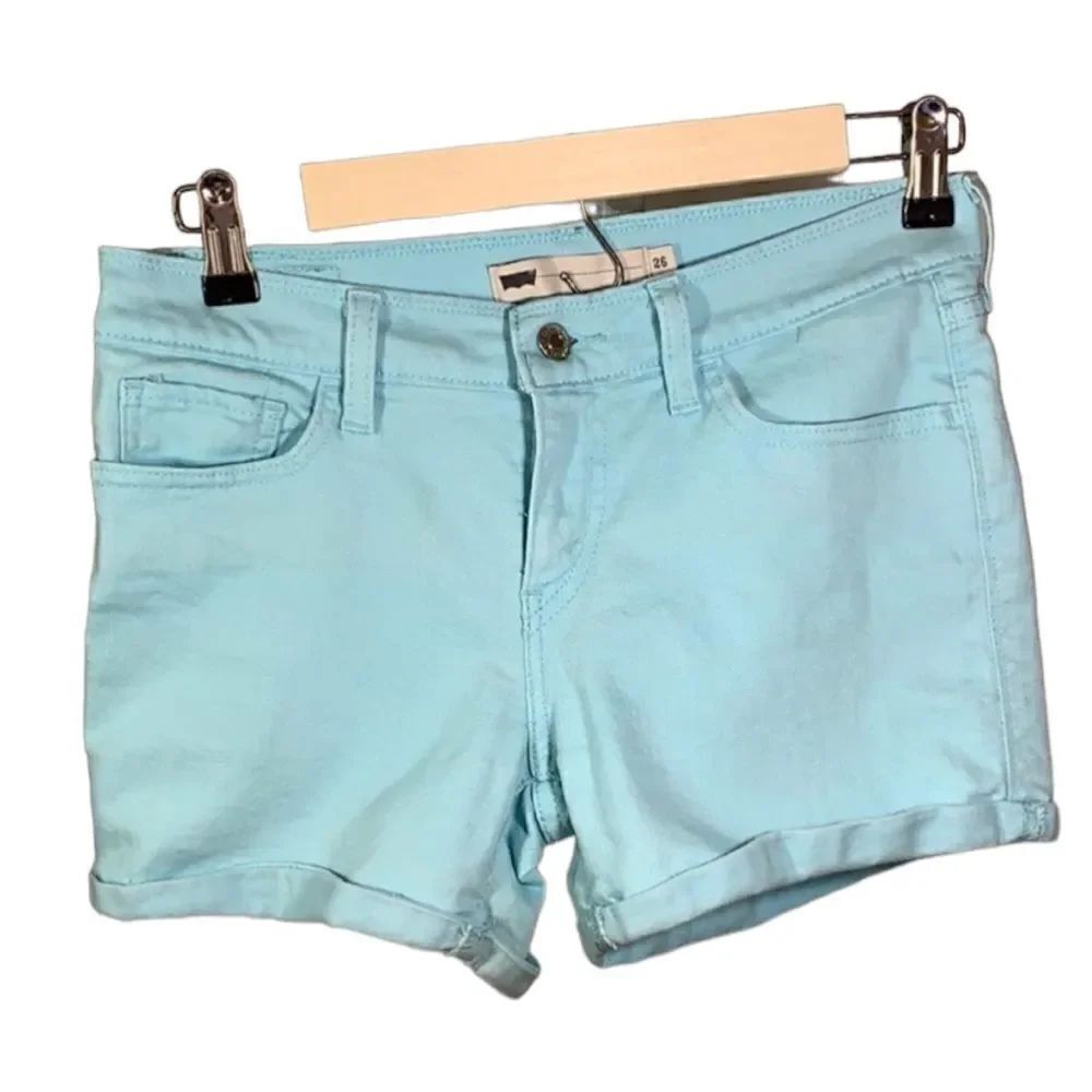 LEVI’S Women’s Cuffed Denim Jean Shorts Light Blue Size 26